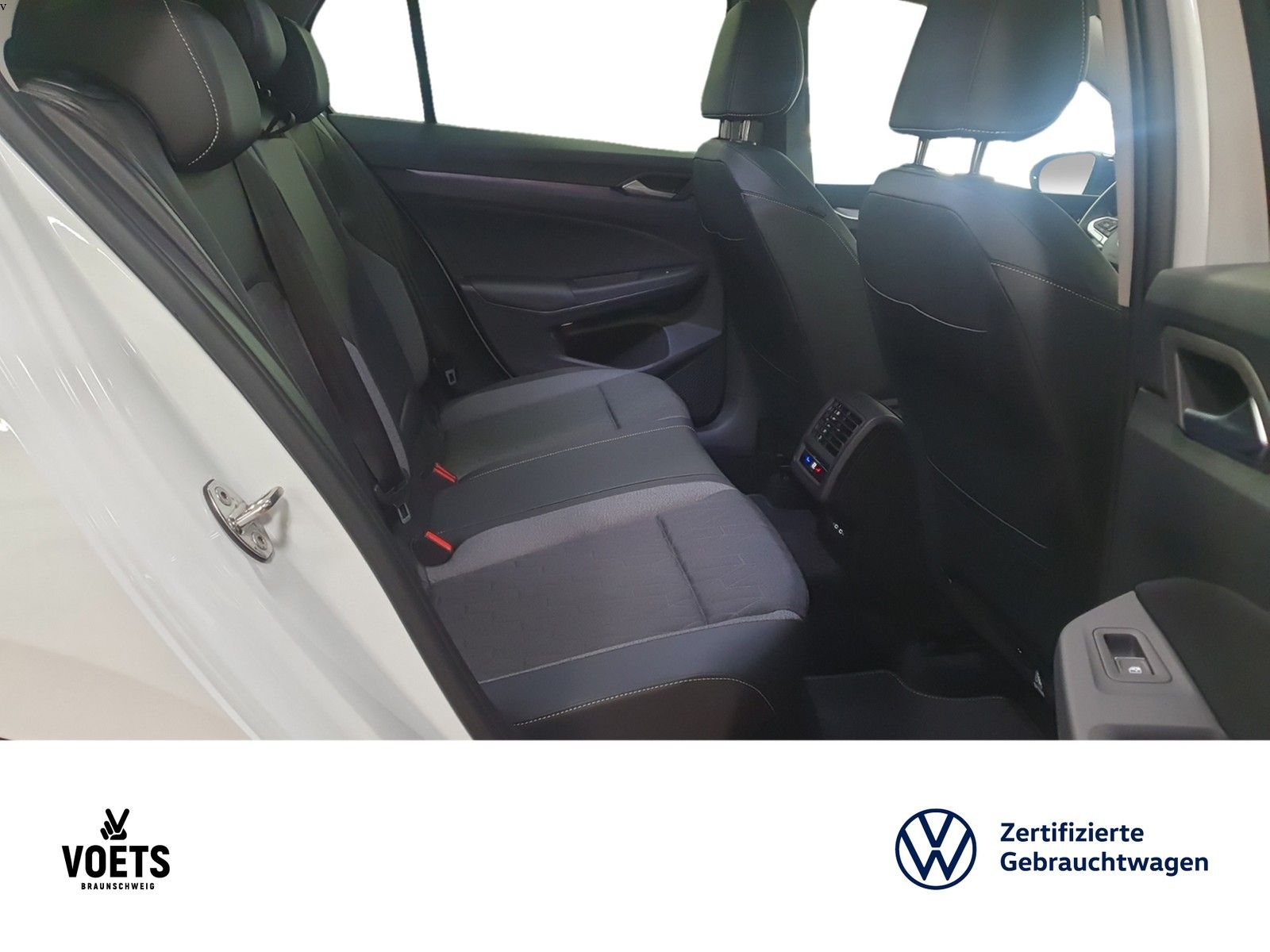 Volkswagen Golf VIII Goal 1.5 eTSI DSG LED+RearView+ACC foto 16