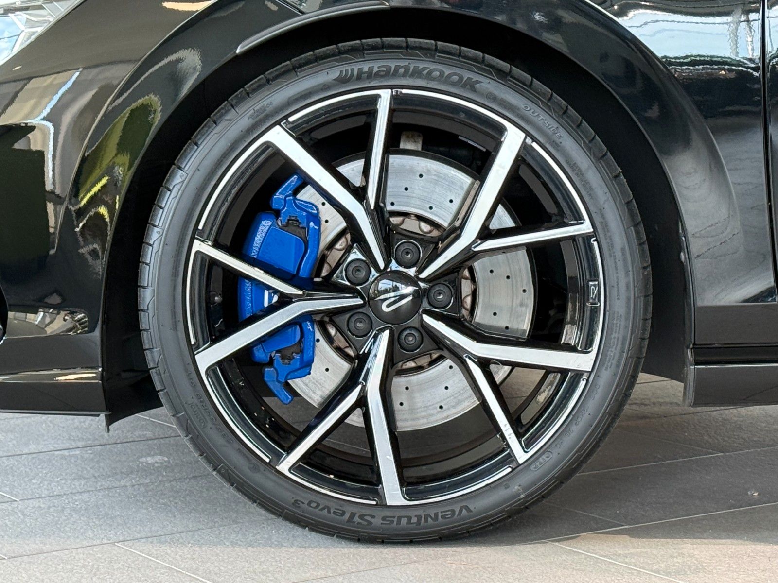 Volkswagen Golf VIII Lim. 2.0 TSI R Akrapovic Ambiente foto 2