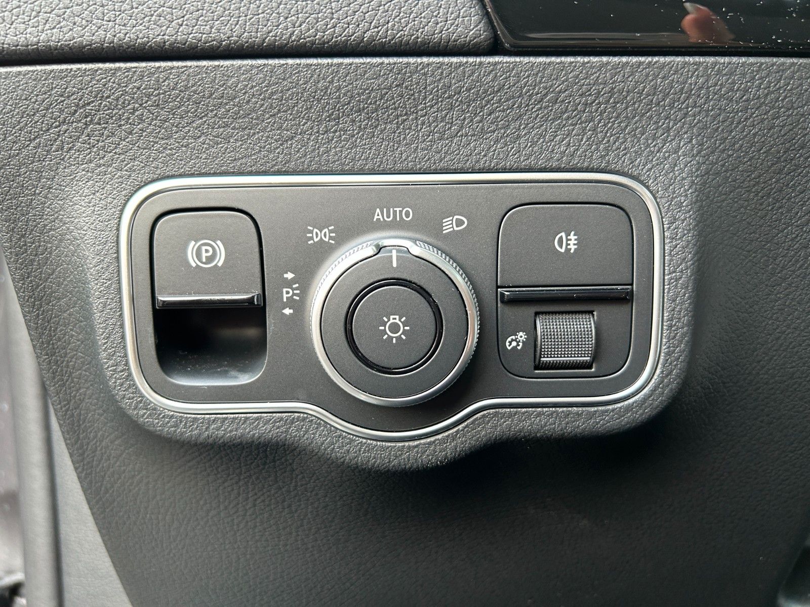 Fahrzeugabbildung Mercedes-Benz B 180 Progressive+PARK+SPIEGEL+LED+DAB+DIGITAL