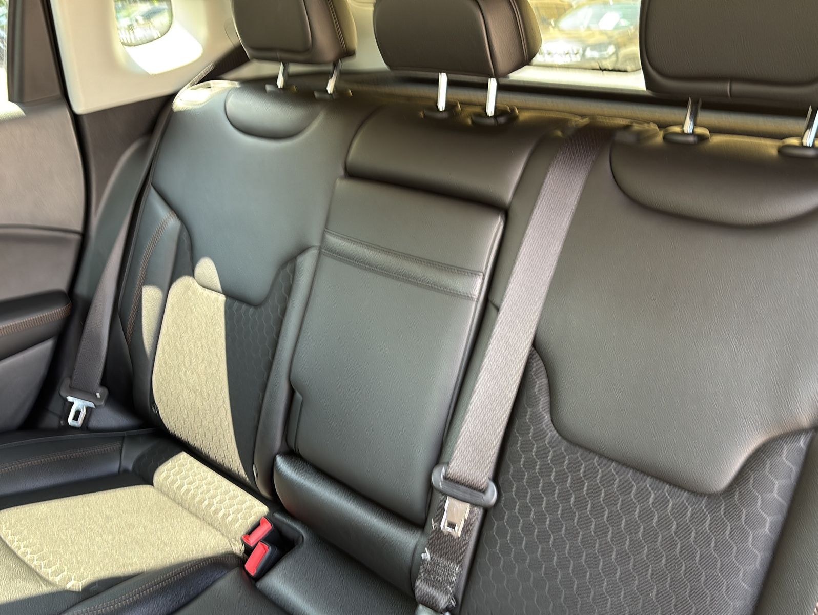 Fahrzeugabbildung Jeep Compass 1.3 T-GDI I4 LIMITED DCT 150 PS