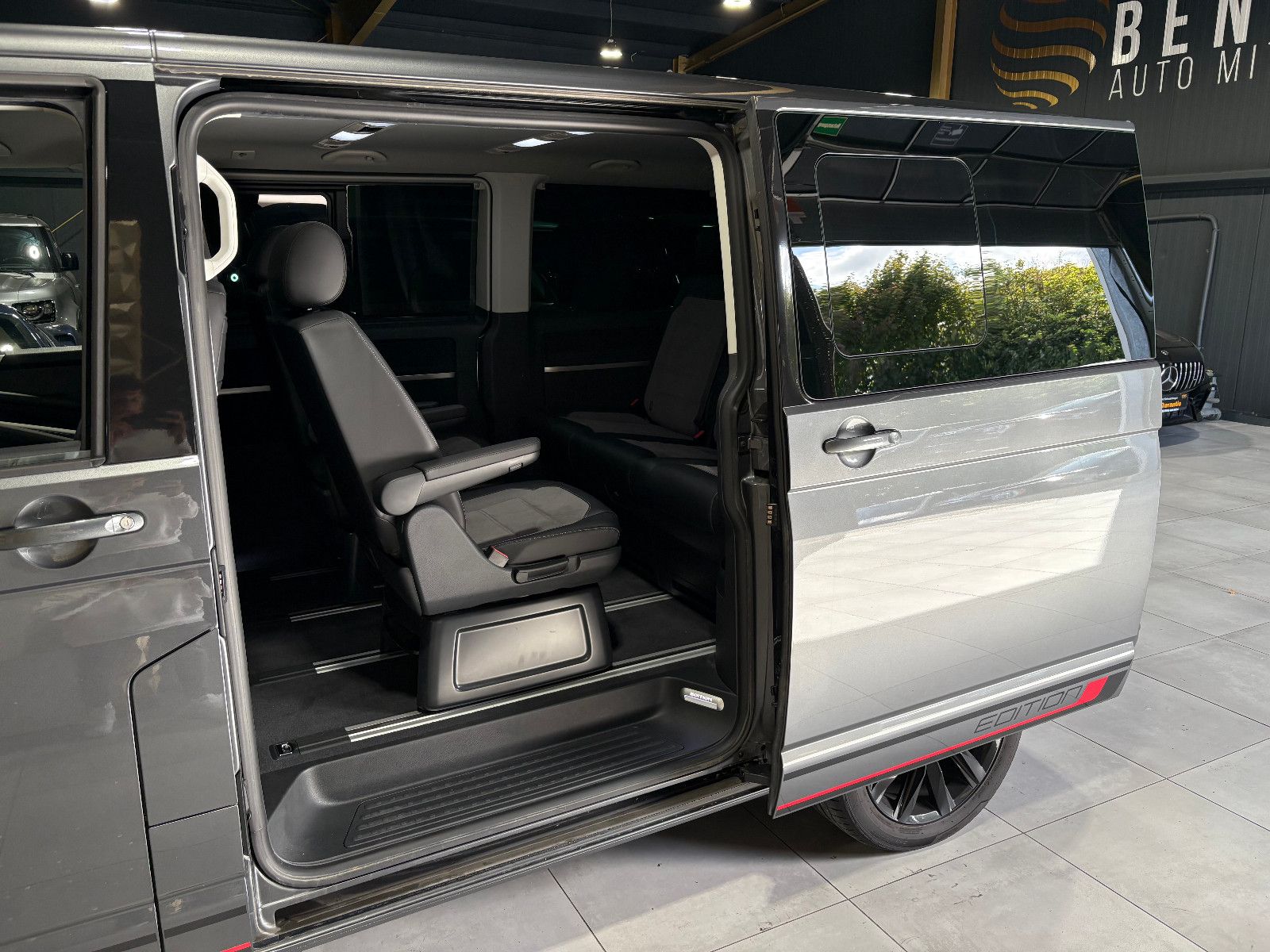Fahrzeugabbildung Volkswagen T6.1 Transporter Multivan Edition 4MOTION/7-SITZ