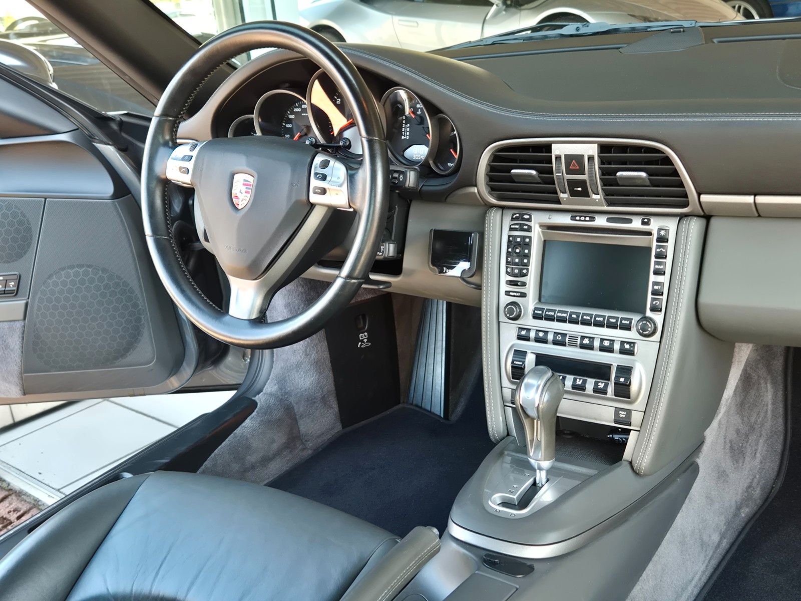 Fahrzeugabbildung Porsche 997 Carrera/Dt./Historie/Meteor Grau/Top