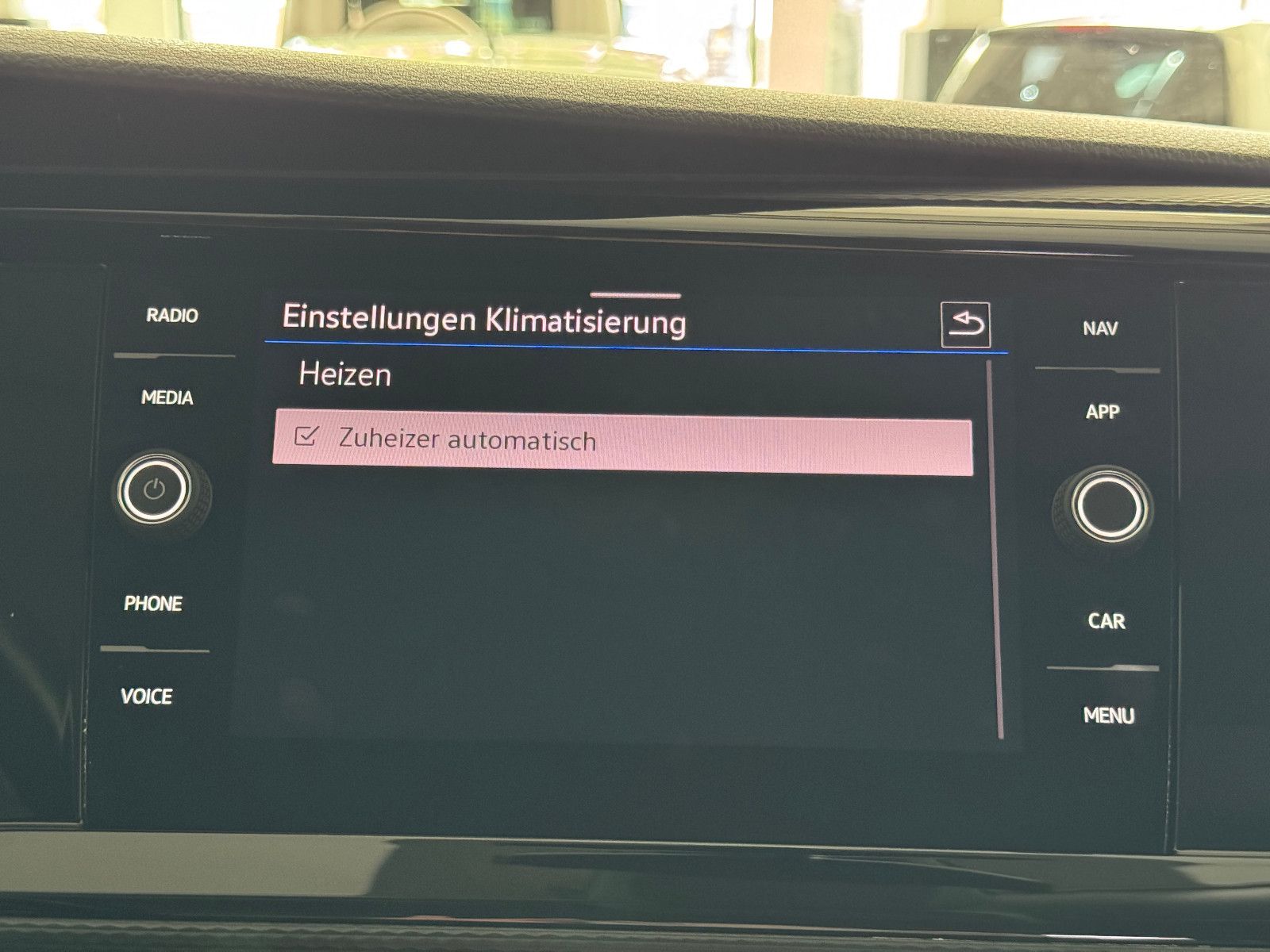 Fahrzeugabbildung Volkswagen T6.1 4M DSG IQ.DRIVE INDIVIDUAL EDITION 6-SITZER