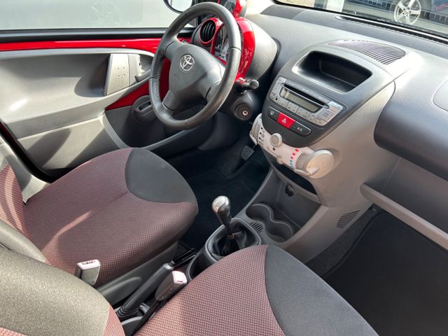 Fahrzeugabbildung Toyota Aygo AYGO+NaviZB+Servo+LM+5 Türen+Allwetter Neu