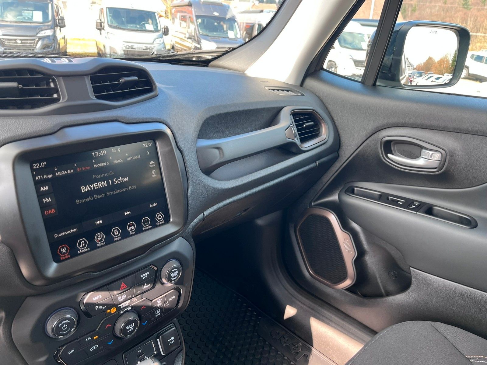 Fahrzeugabbildung Jeep Renegade Limited Plug-In Garantie Navi AWD uvm.