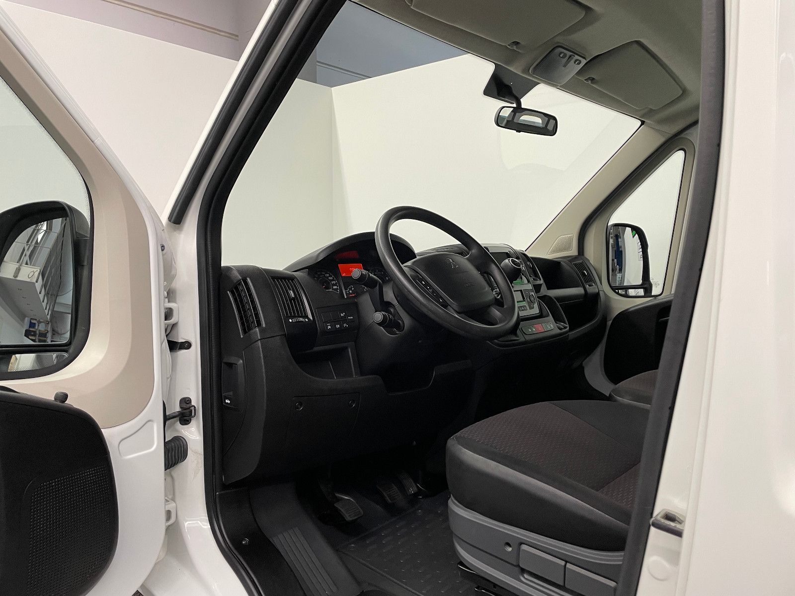 Fahrzeugabbildung Peugeot Boxer L3 HDI 140 3Seitenkipper NAVI Klimaautomat