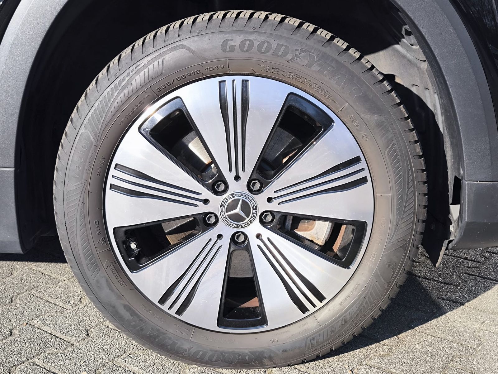 Fahrzeugabbildung Mercedes-Benz EQB EQB 250 Progres 7SI+WIDES+HEAD+LED+SHZ+KAM+