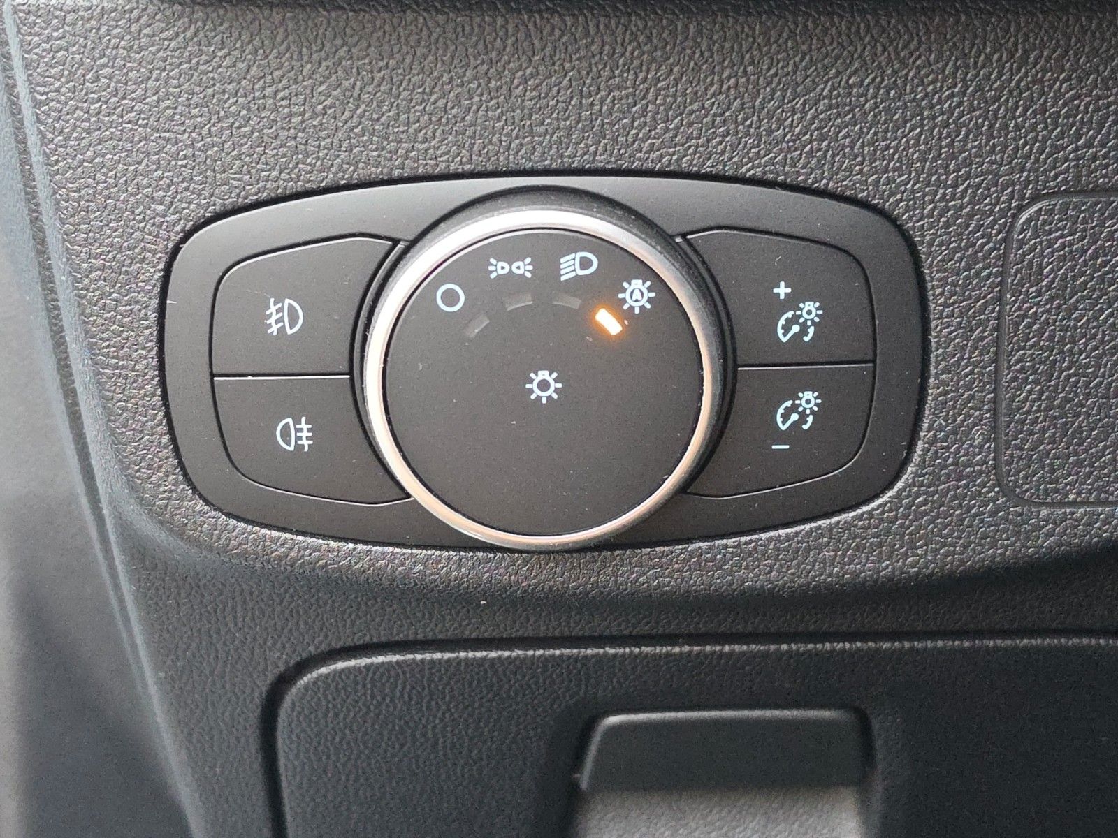 Fahrzeugabbildung Ford Focus Turnier Titanium Navi Kamera