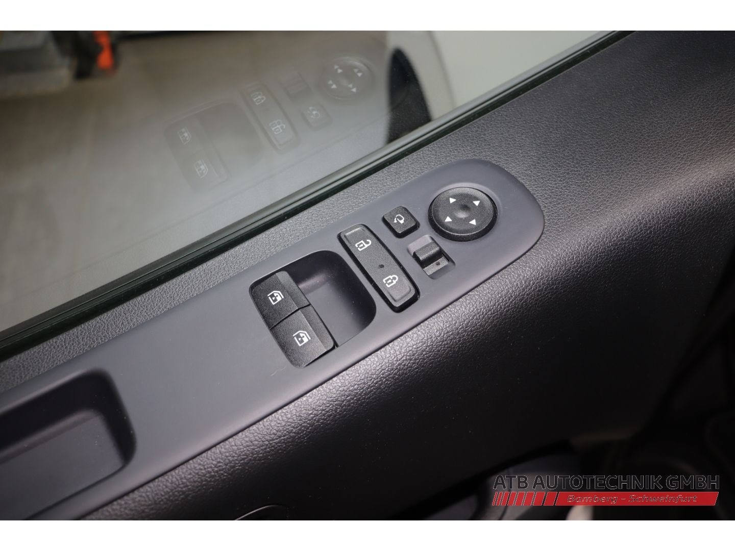 Fahrzeugabbildung Hyundai STARIA Prime 2WD 2.2 CRDi Park-Paket Navi Bose K