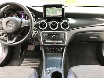 Mercedes CLA 200 Shooting Brake - 10
