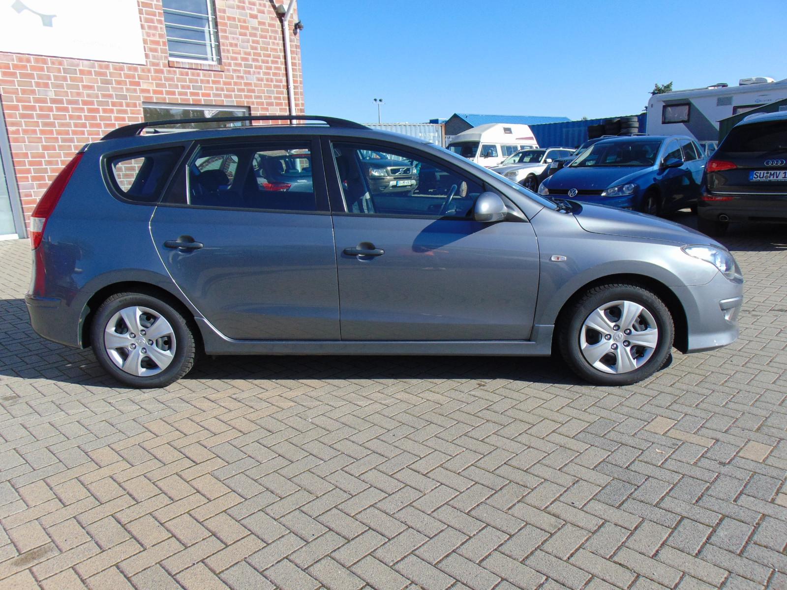 Hyundai i30 2011 — photo 29