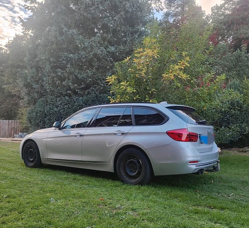 Image of BMW 320