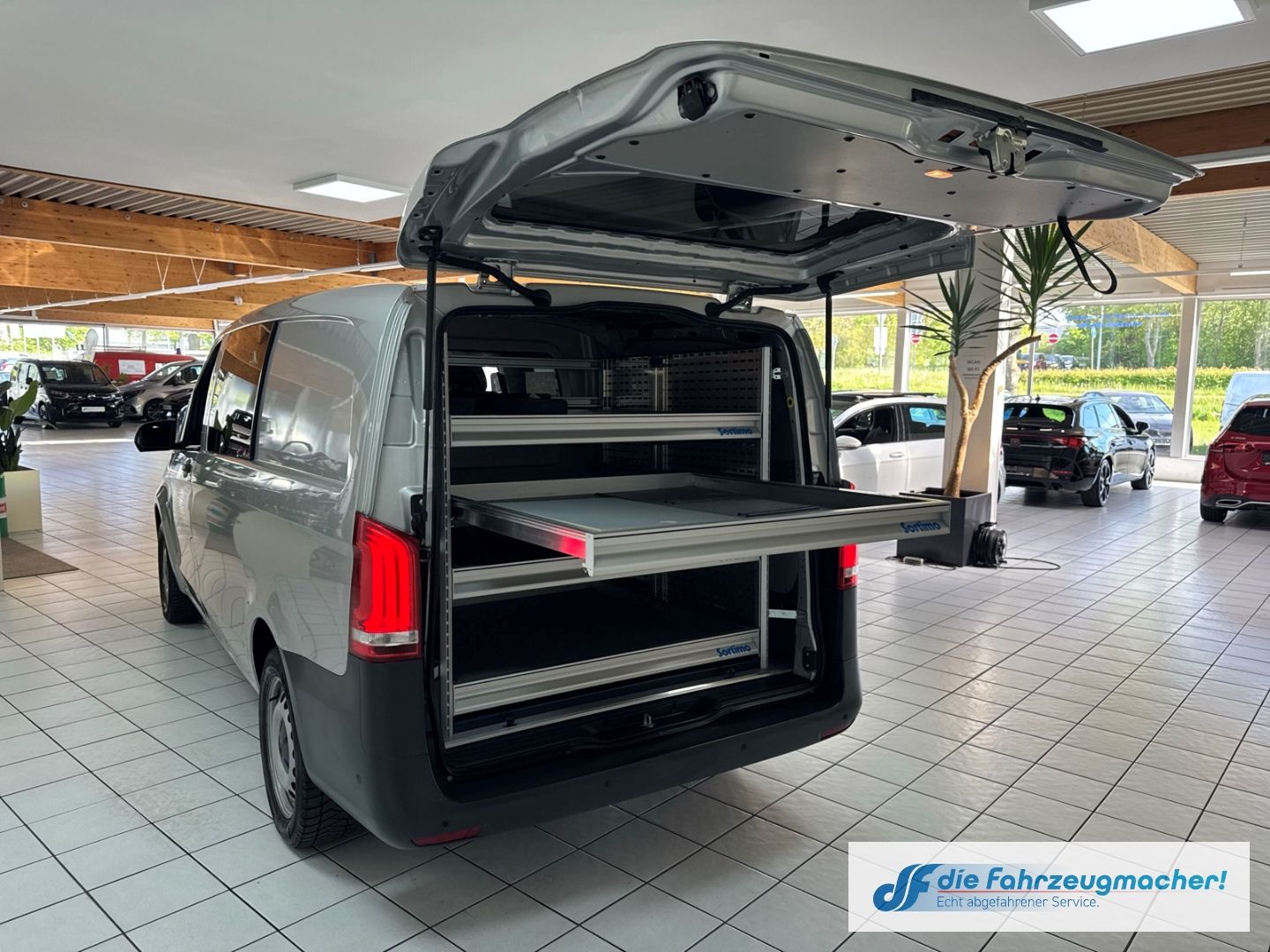 Fahrzeugabbildung Mercedes-Benz Vito Mixto 119CDI 4x4 lang Navi Digitales Cockpi