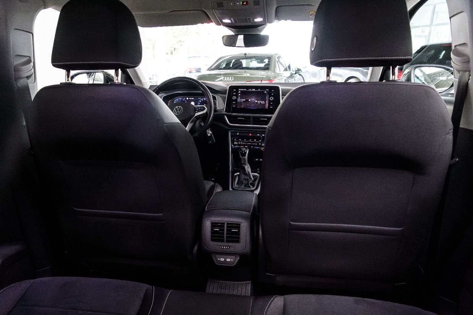 Fahrzeugabbildung Volkswagen T-Roc Style+LED+AHK+ACC+SHZ+GJR+APPCONNECT