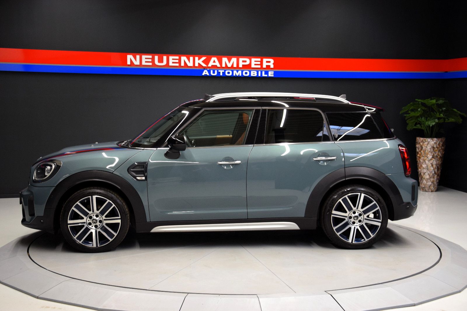 Fahrzeugabbildung MINI Cooper Countryman Yours Trim Pano Leder-braun