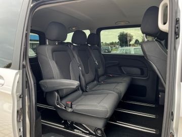 Mercedes V 220 - 12