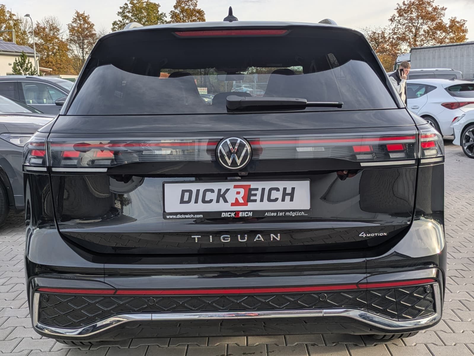 Fahrzeugabbildung Volkswagen Tiguan 2.0 TDI 4M R-Line PANO*H&K*AHK*MATRIX*20"