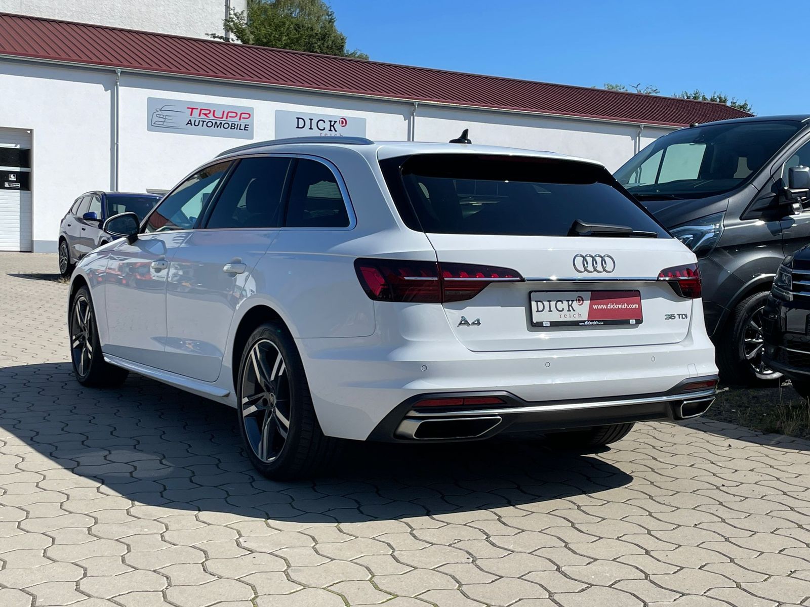 Fahrzeugabbildung Audi A4 2.0 TDI S-LINE MATRIX LED/TEMP/NAVI/SOUND DSP