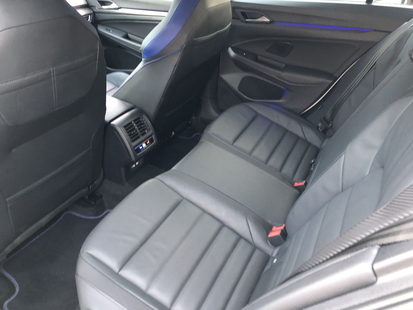 Volkswagen Golf R 2.0 TSI Performanc Black Ed Akrapovic foto 12