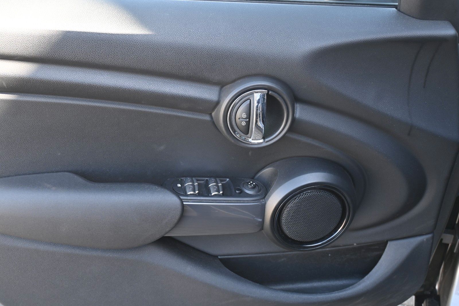 Fahrzeugabbildung MINI ONE Mini 5-trg. One