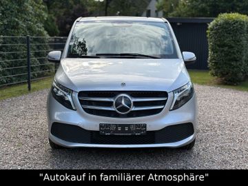 Mercedes V 220 - 2