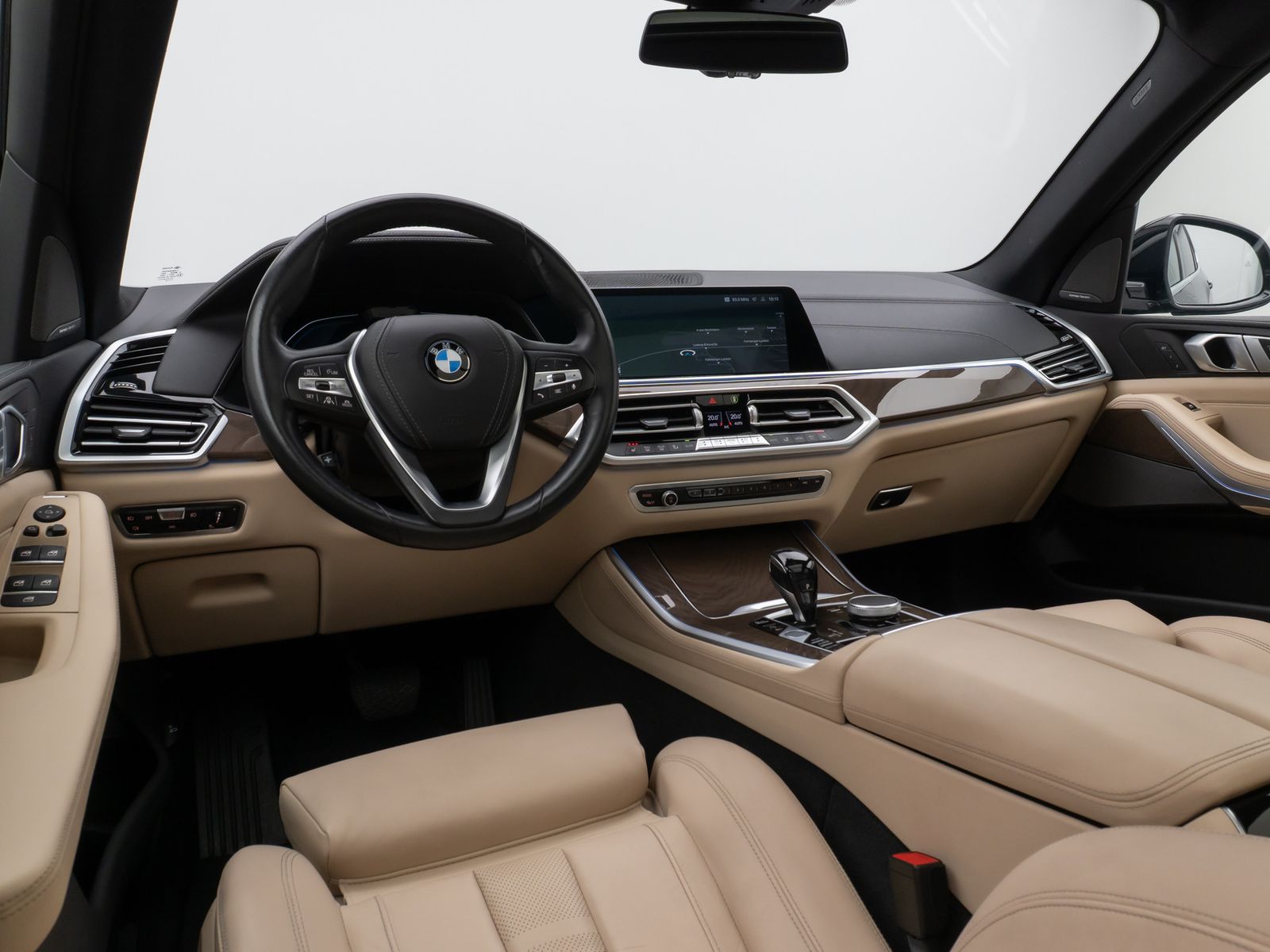Fahrzeugabbildung BMW X5 xD45e XLine Panorama DAB H/K SoftCL AHK Sport