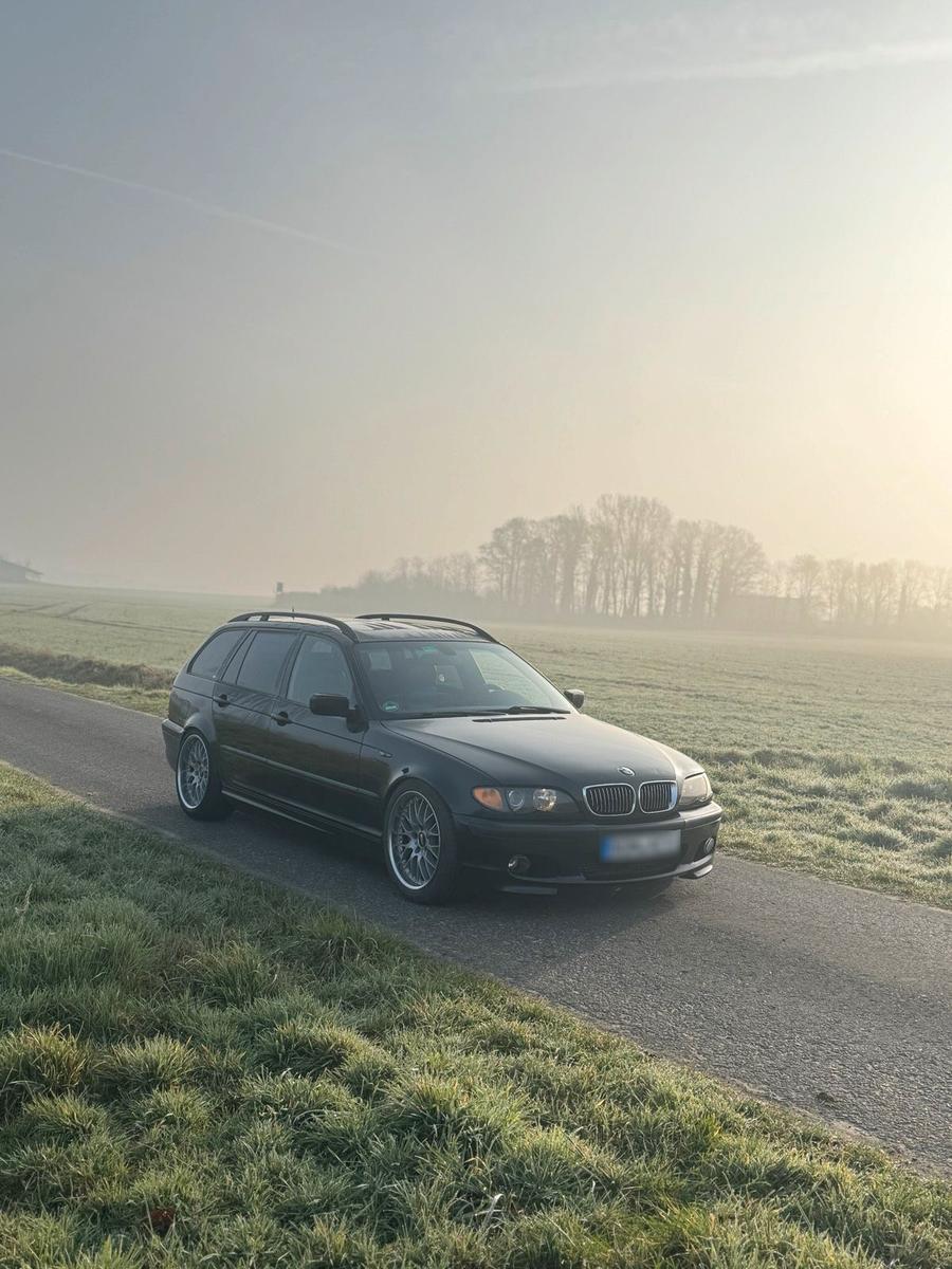 BMW 330 2004 — interior