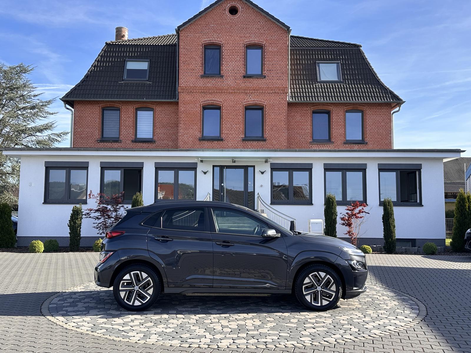 Hyundai Kona Elektro Trend LED ACC NAV KREL CAM SHZ WÄPU