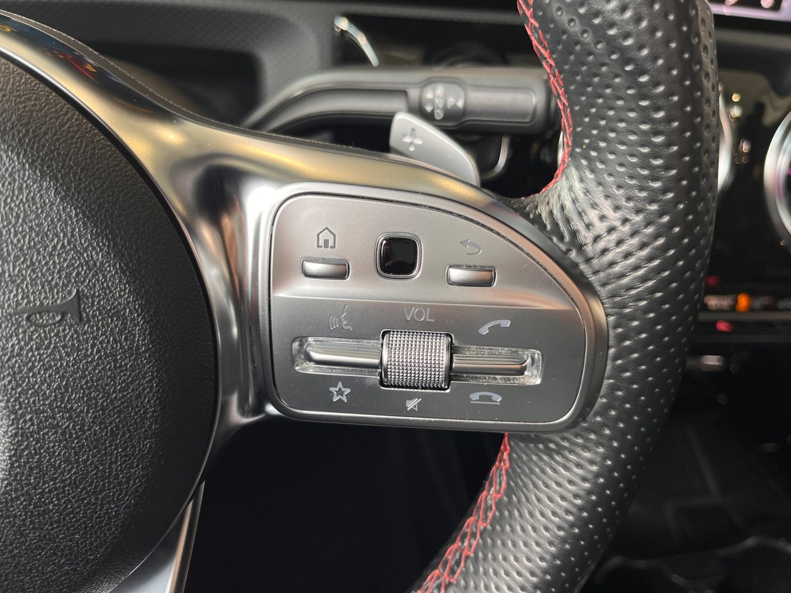 Fahrzeugabbildung Mercedes-Benz CLA -Klasse Shooting Brake 35 AMG 4MAITC 360°