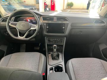 Volkswagen Tiguan - 12