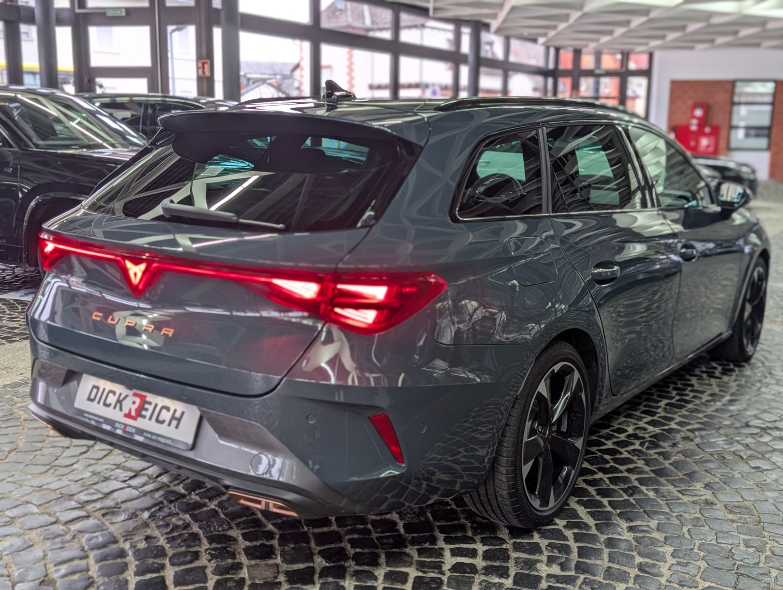 Fahrzeugabbildung CUPRA Leon 1.5 e-Hybrid PLUG-IN LED INTELIG-DRIVE EDGE