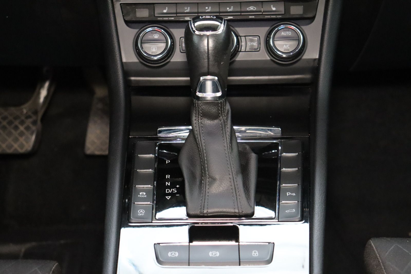 Fahrzeugabbildung SKODA Superb III Style 2.0 TDI DSG 1. Hand * Memory *