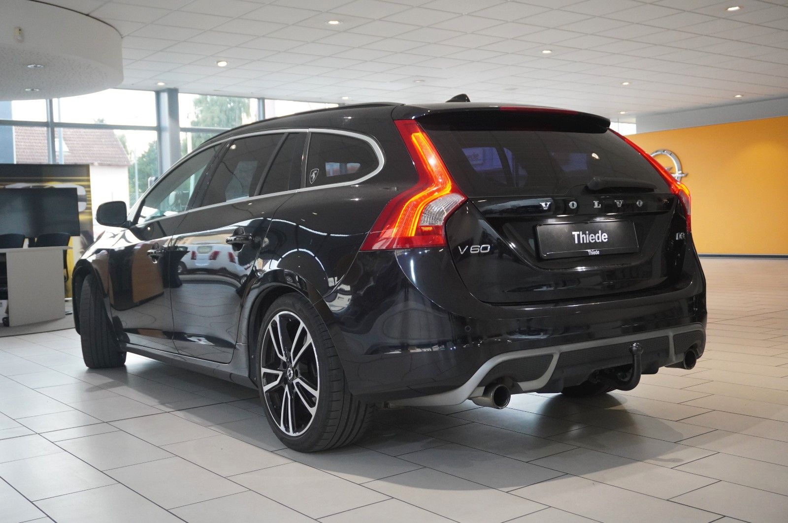Fahrzeugabbildung Volvo V60 Kombi D4 R-DESIGN NAVI/LED/SHZPDC/AHK