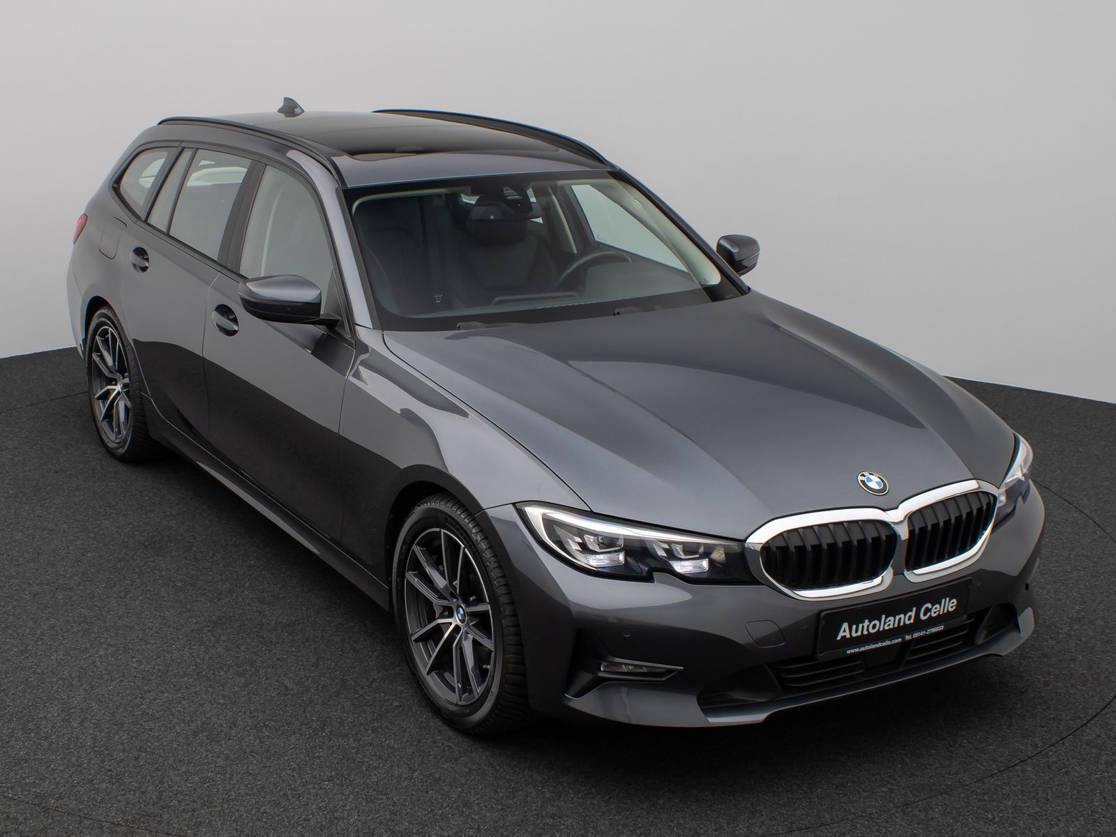 Fahrzeugabbildung BMW 330d xD Panorama DAB HiFi Stop&Go PDC AHK Sport