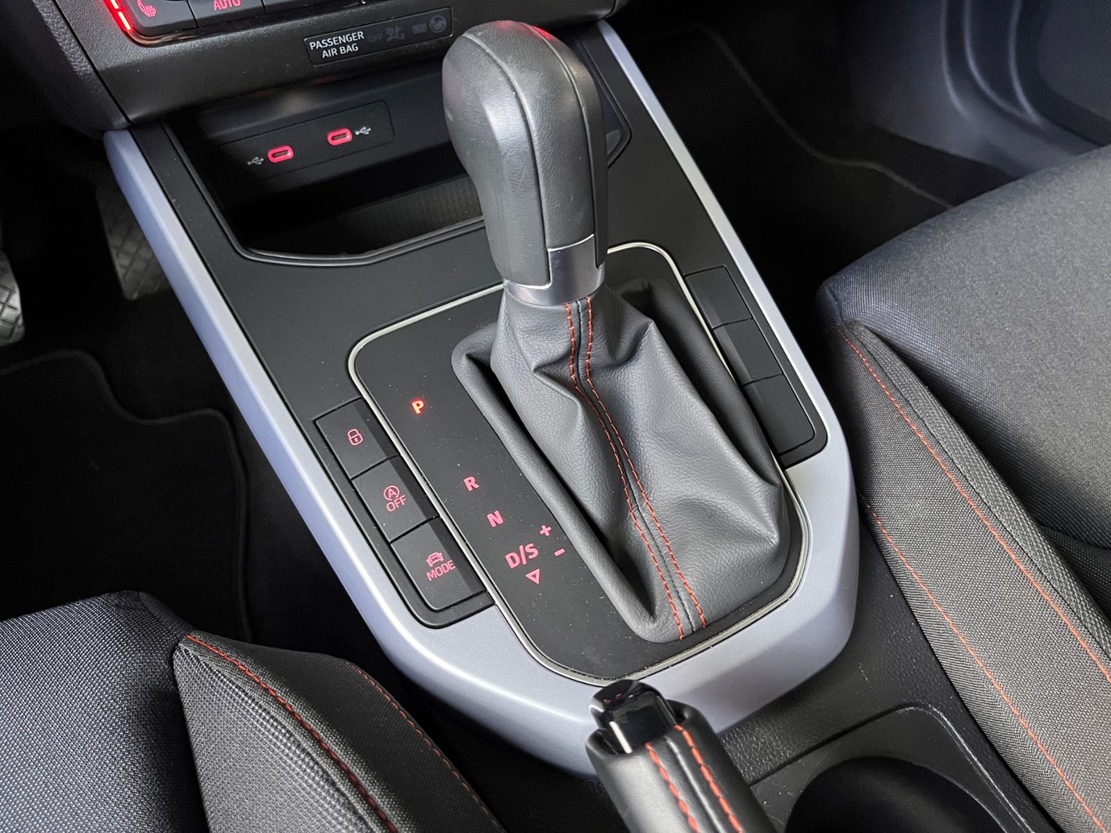 Fahrzeugabbildung SEAT ARONA 1.5 TSI DSG FR KLIMA LED NAV SHZ 17"