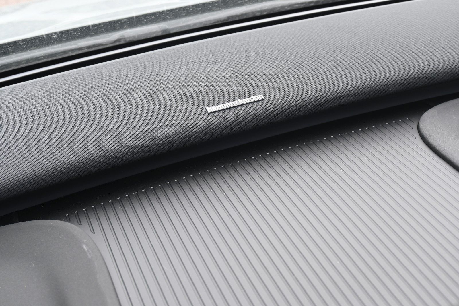 Fahrzeugabbildung Volvo EX30 Single Plus*Winter Paket*Scheibentönung*AHK