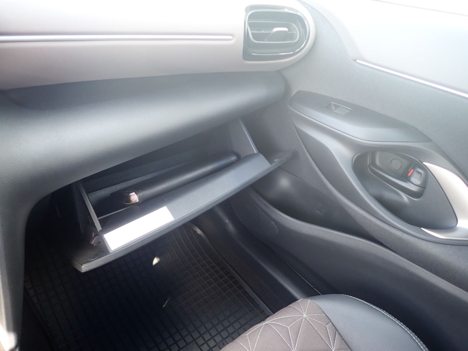 Fahrzeugabbildung Toyota Yaris Cross 1.5 Hybrid Elegant 4X2