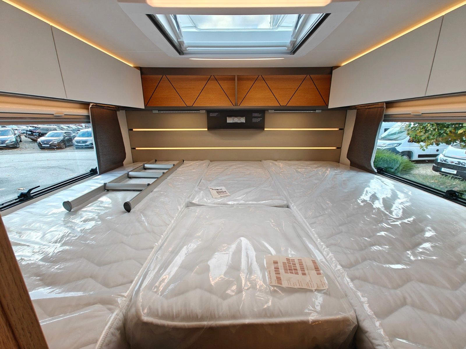 Fahrzeugabbildung LMC Tourer T 660 G -  663 70 Jahre, 140PS -