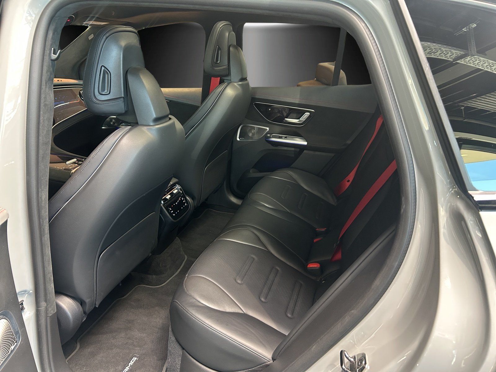 Fahrzeugabbildung Mercedes-Benz EQE43 SUV Premium+ AIRMATIC Carbon HAL Hyper AHK
