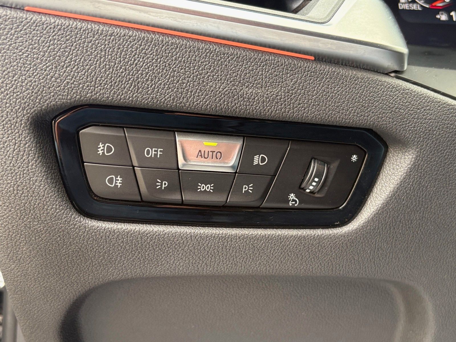 Fahrzeugabbildung BMW 318d Tour Aut. SPORT LINE Navi LED AHK Leder 1HD