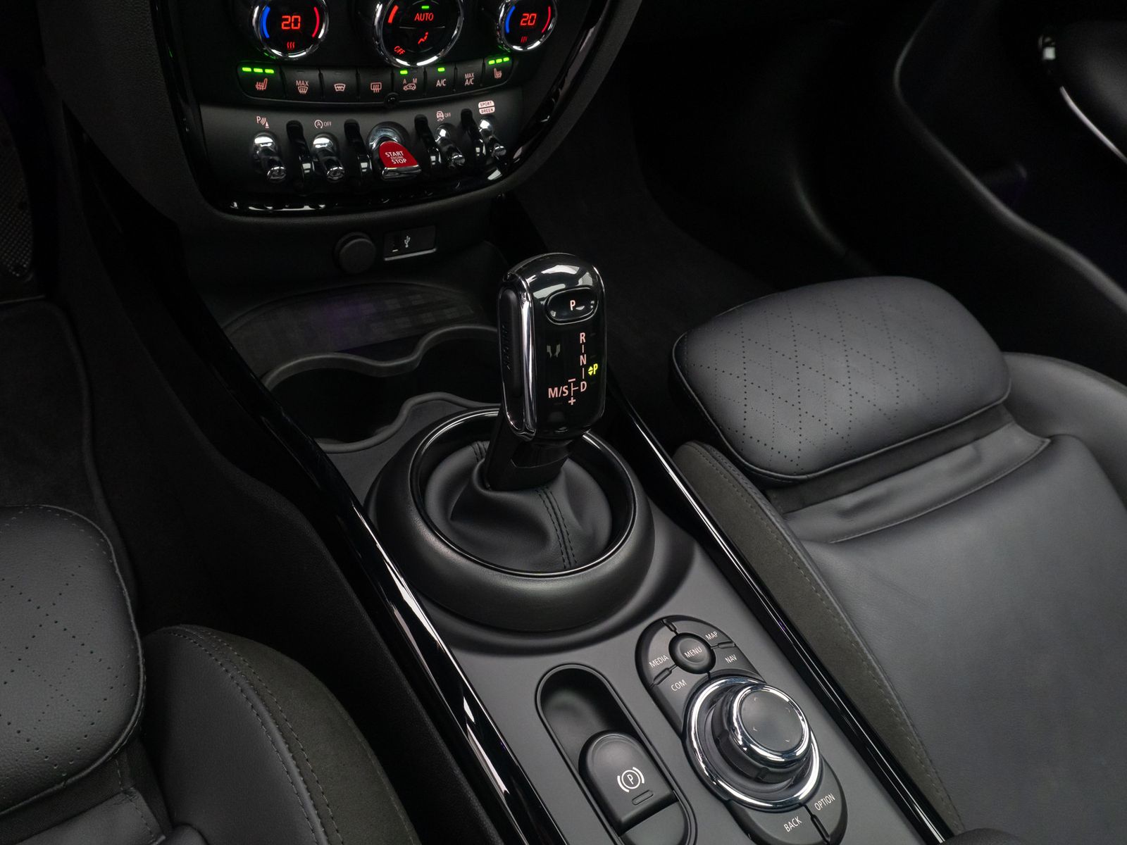 Fahrzeugabbildung MINI Cooper Clubman HUD Kamera DAB H/K Panorama Voll