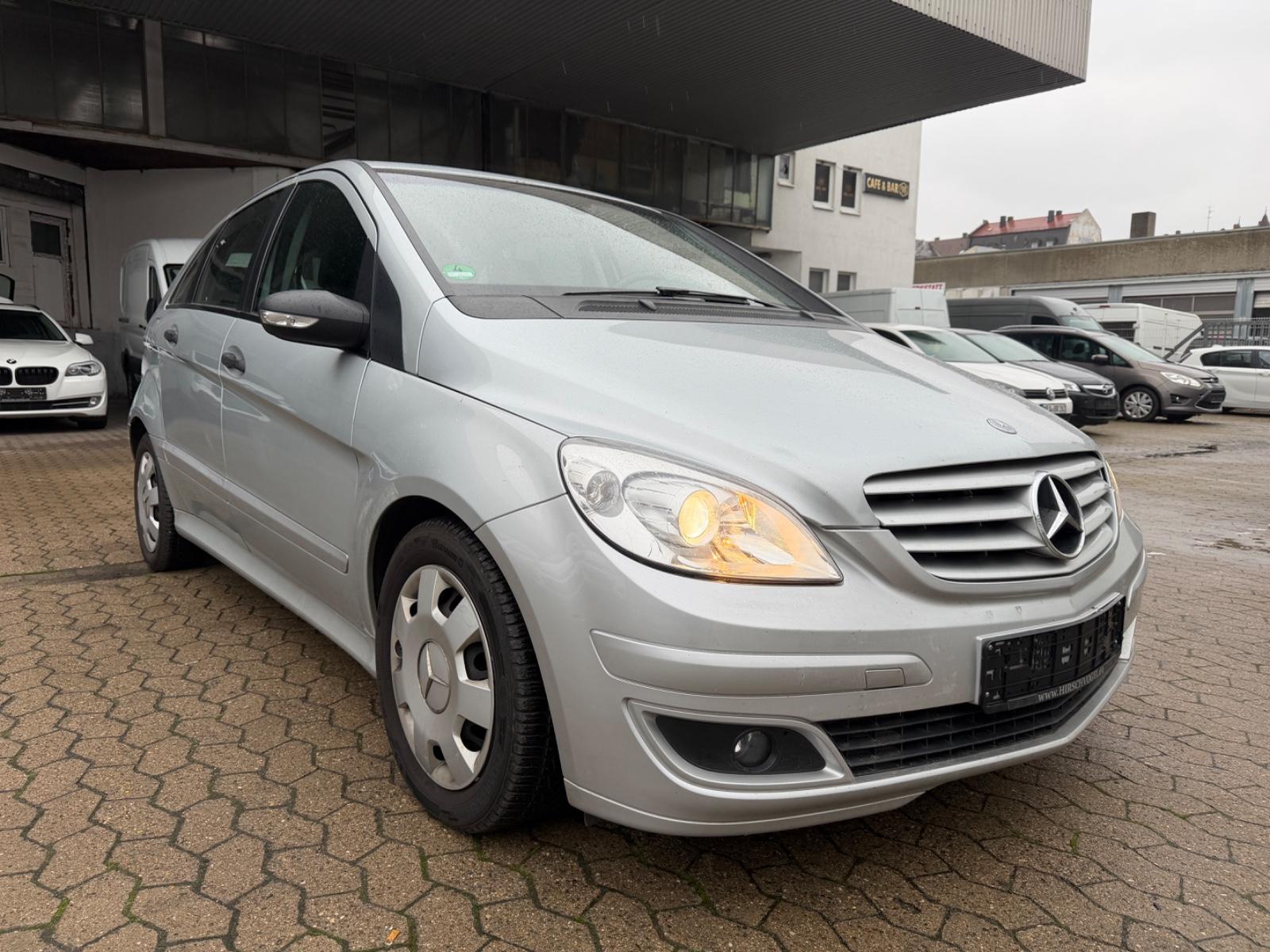 Mercedes-Benz B 180