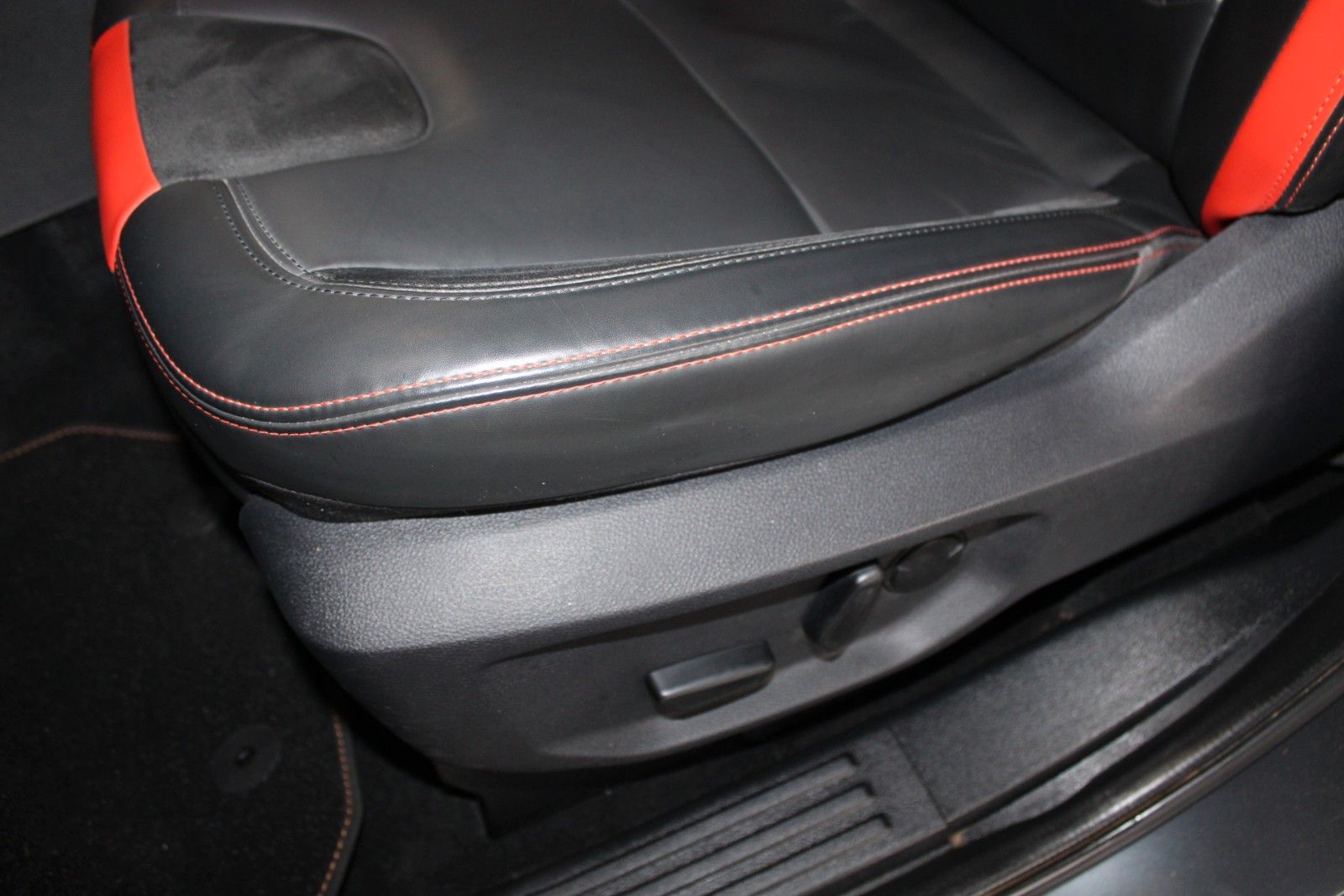 Fahrzeugabbildung Ford Raptor 3.0 EB AHK Matrix LED TechnologiePaket73