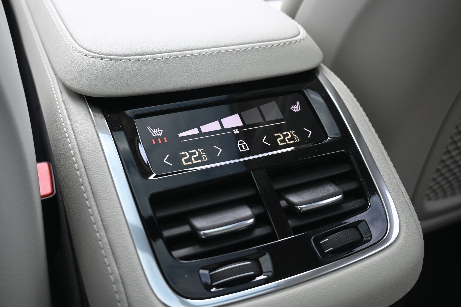 Fahrzeugabbildung Volvo XC90 T8 AWD Ultra Dark*STDHZG*360°*LUFT*ACC*AHK