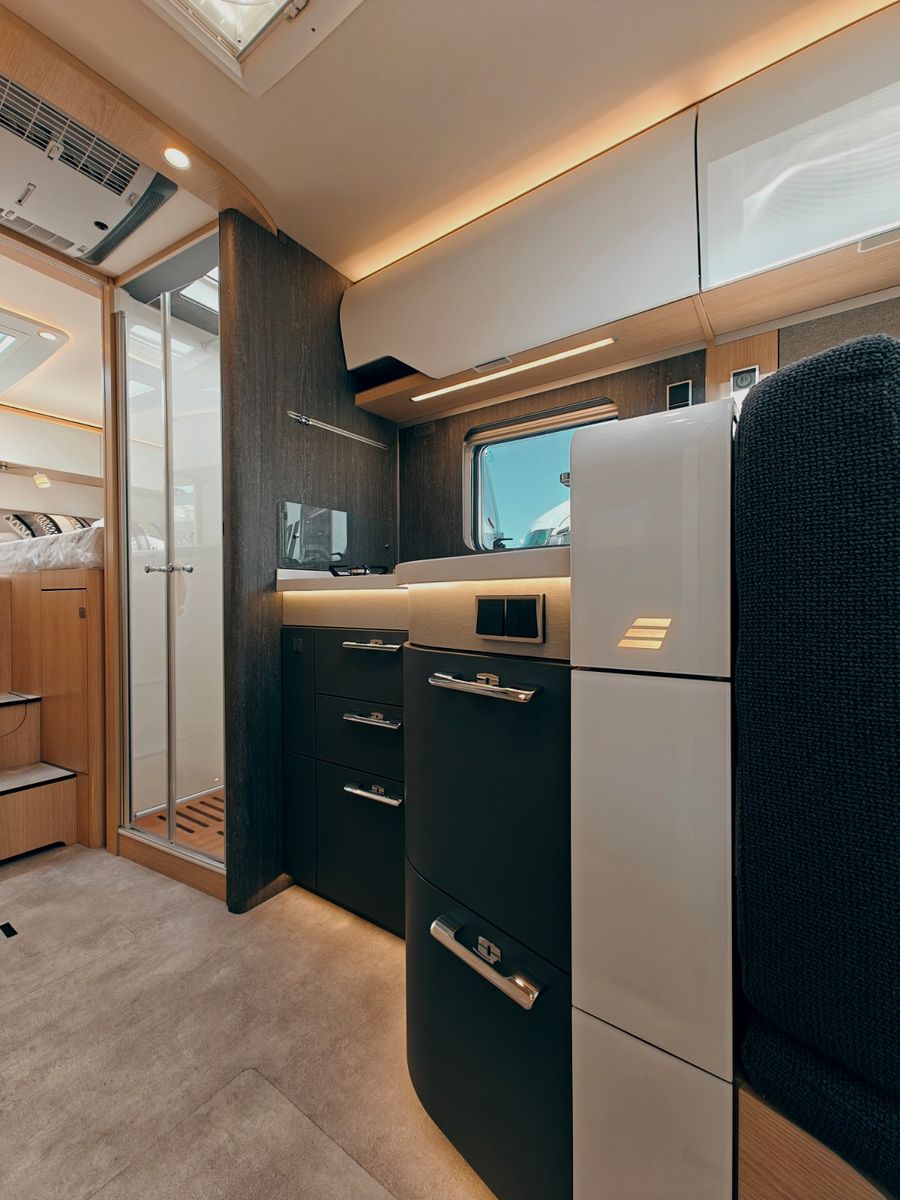 Fahrzeugabbildung HYMER / ERIBA / HYMERCAR B - KLASSE ML T 780 BLACKLINE