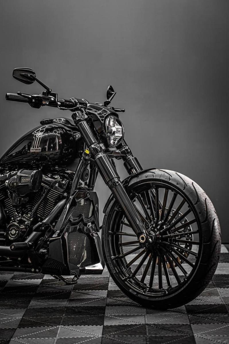 Harley-Davidson Breakout Special 117*Custom*BLACK EDITION