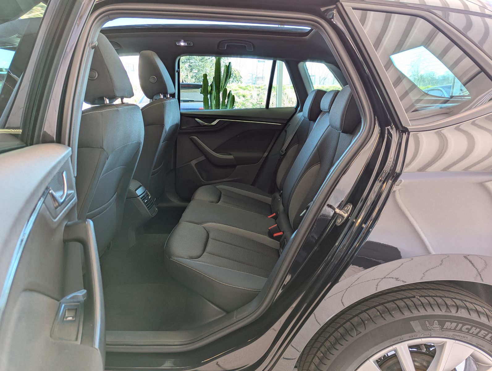 Fahrzeugabbildung SKODA Kamiq 1.0 TSI DSG Tour Cam Pano ACC SMART-LINK