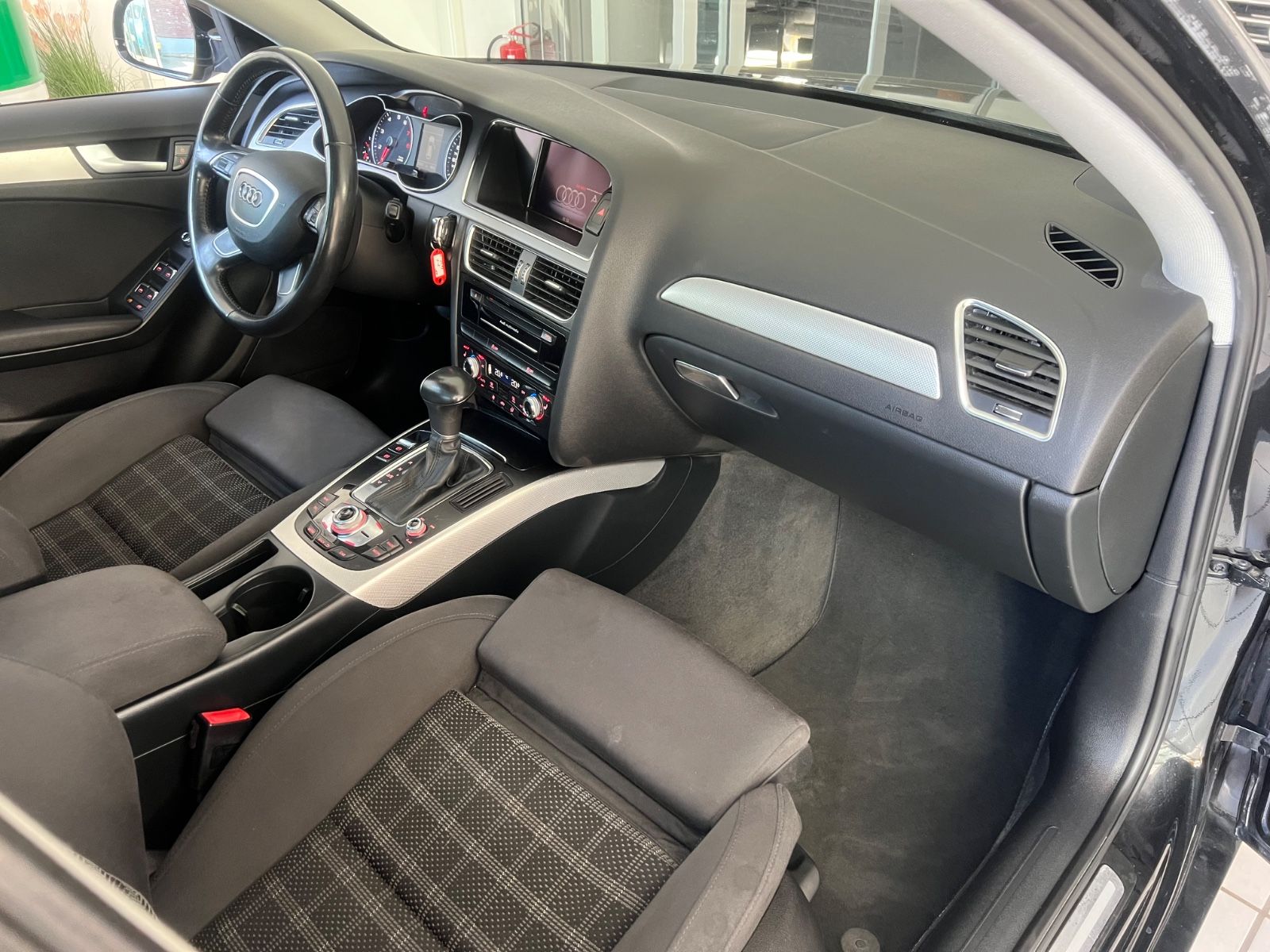 Fahrzeugabbildung Audi A4 Avant 2.0 TFSI Ambition *XENON/LED*AUTOMATIK*