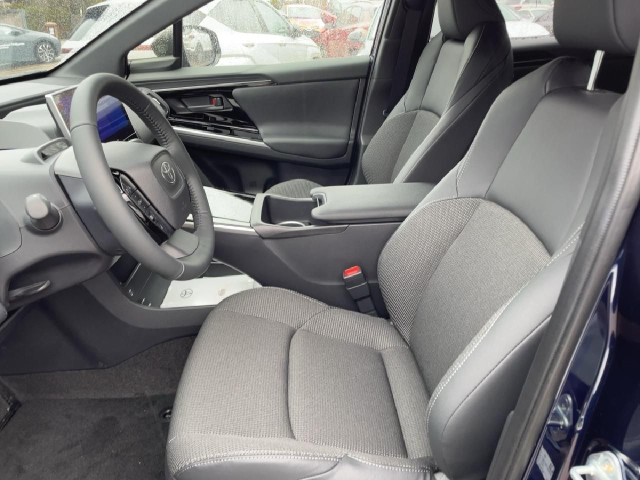 Fahrzeugabbildung Toyota bZ4X 150 kWh FWD 4x2 Teamplayer