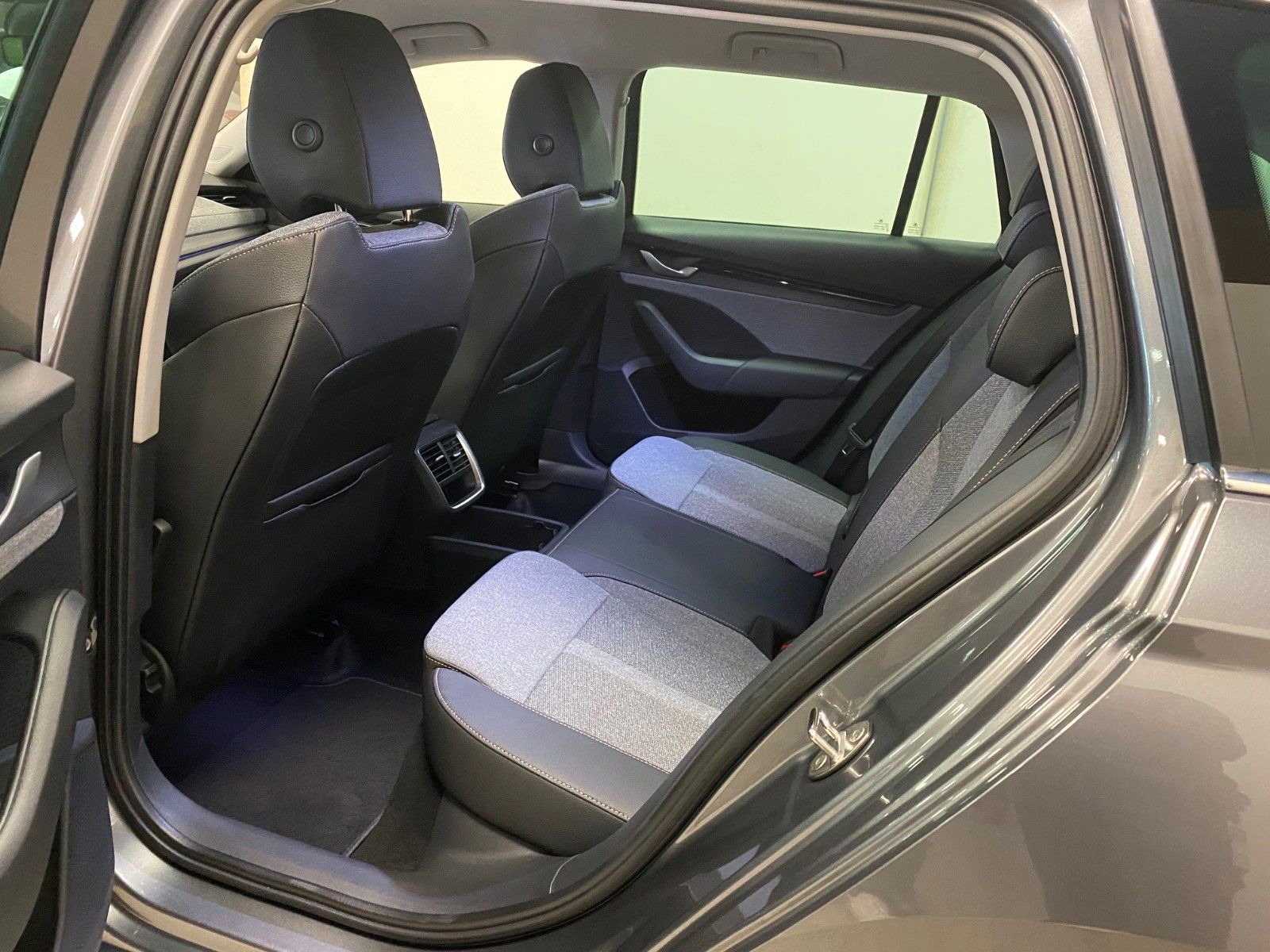 Fahrzeugabbildung SKODA Octavia 1.5 TSI MHEV DSG Selection+NAVI+AHK+ACC+